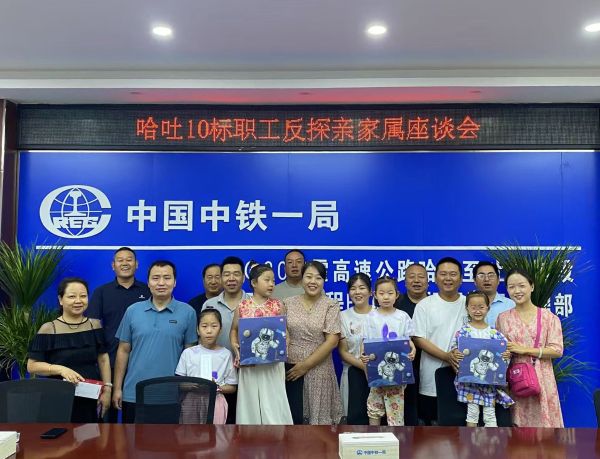 1、1合影.jpg1 1、1合影.jpg1